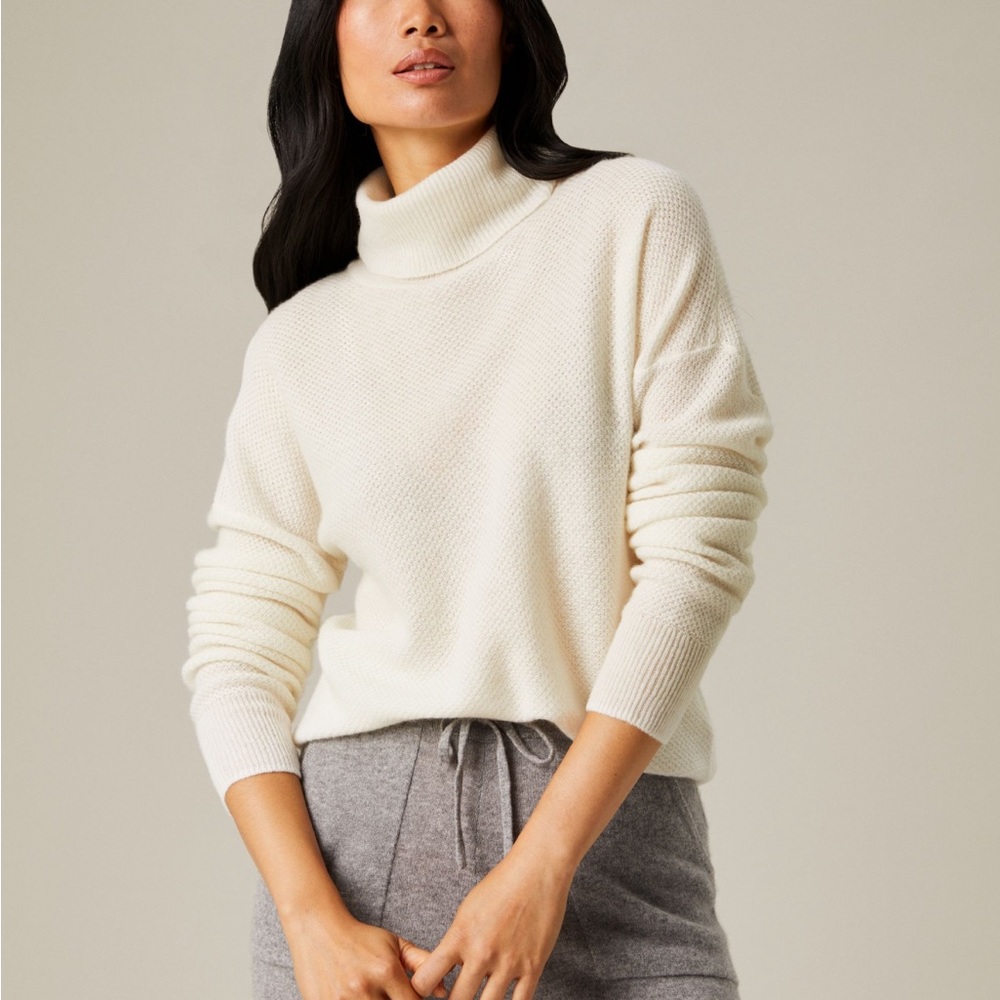 100% cashmere turtleneck sweater from Hudson North.